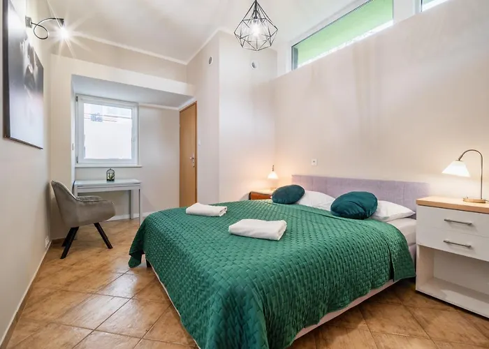 Niezalezny Apartament Z Klimatyzacja I Parkingiem - Pogodna